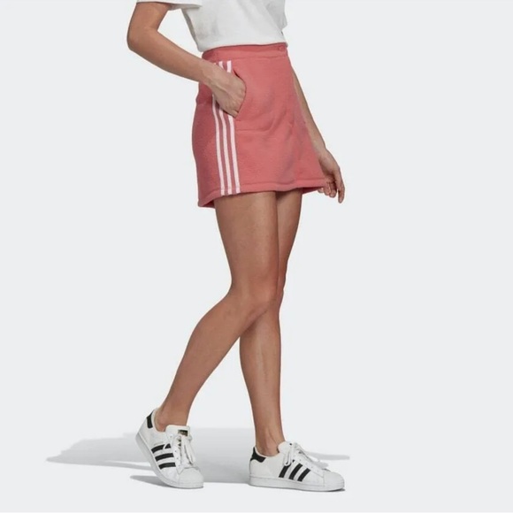 Adidas fleece skirt in hazy rose. NWT. Size US Large - Picture 2 of 7